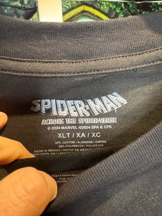 Spider-Man Black and Red Men's T-Shirt - Picture 3 of 3